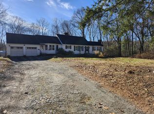 19 Meadowbrook Rd, Woodbridge, CT 06525