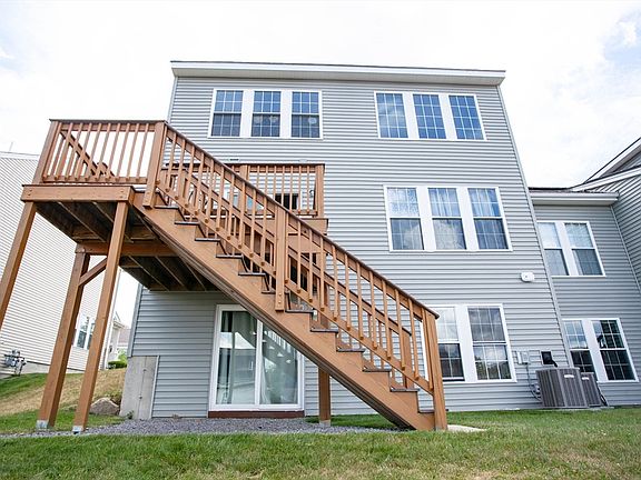4th image of 15 Locust Ln #15