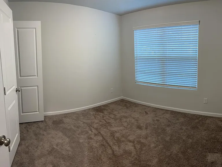 431 Kippen Ln — Photo 16