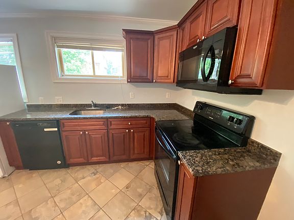 3rd image of 1000 E Ann St APT 5