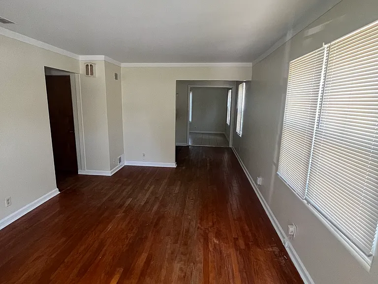 1126 Allison Ave — Photo 3