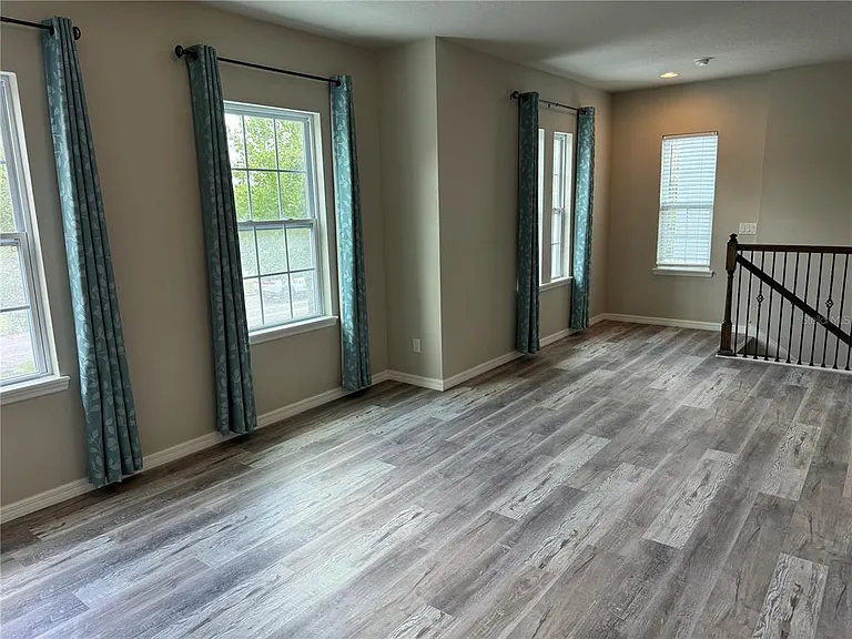 5912 Village Center Dr — Photo 29