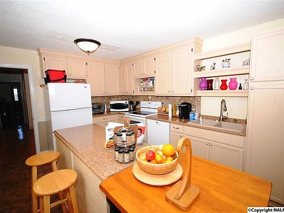 5th image of 6939 Steeplechase Dr NW