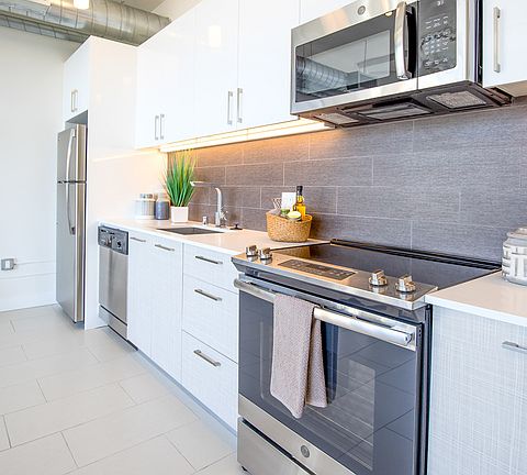 4th image of 939 S Broadway #108