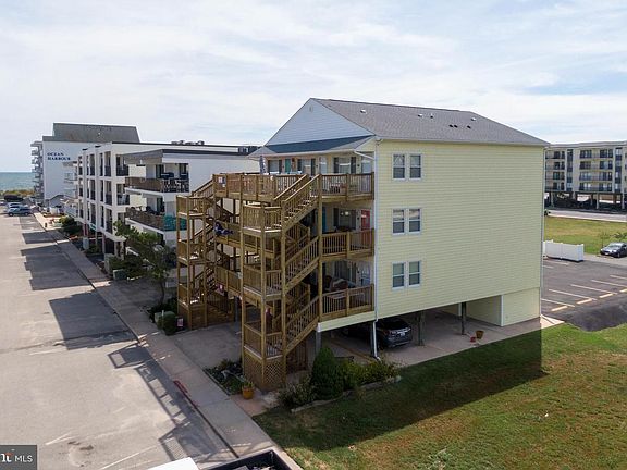 4th image of 17 143rd St Unit 301