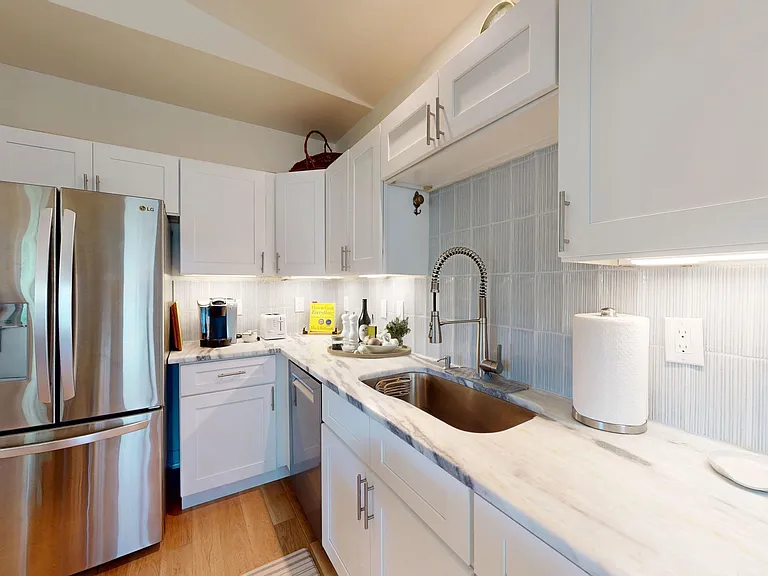 250 33rd Ave N #1 — Photo 11