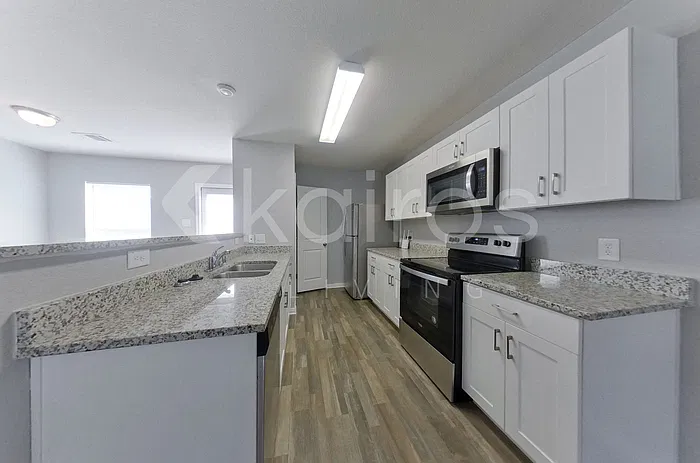 4 bed, 3.0 bath, 1811 sqft, $1,925 — Photo 4