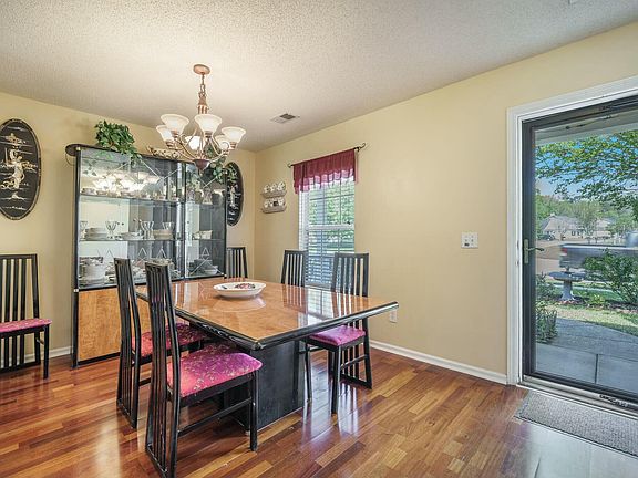 5th image of 529 Beverly Dr
