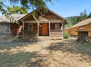 624 Tunnel Rd, Glendale, OR 97442