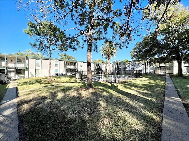OYSBS — Photo 1