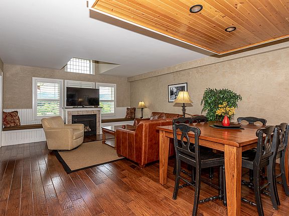 5th image of 3415 Teaster Ln #506