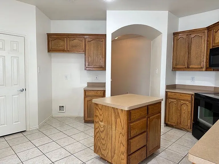 6109 Melanie Dr — Photo 8