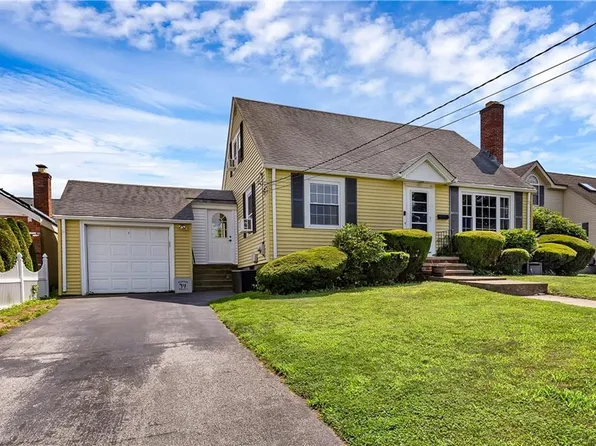 26 N Loxley Dr, Johnston, RI 02919
