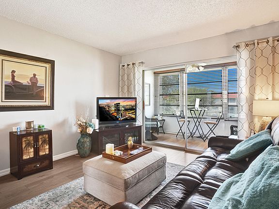 4th image of 2901 E Sunrise Lakes Drive E #305