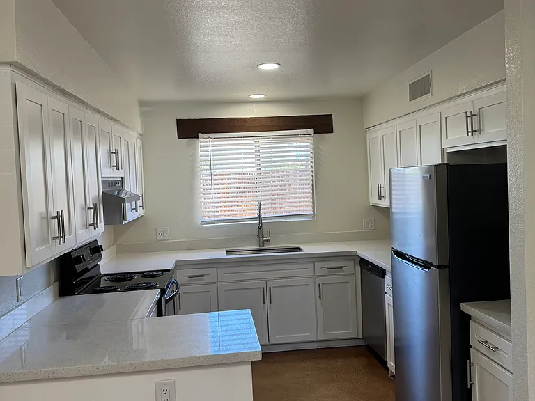 572 E Calle Arizona #572 — Photo 2