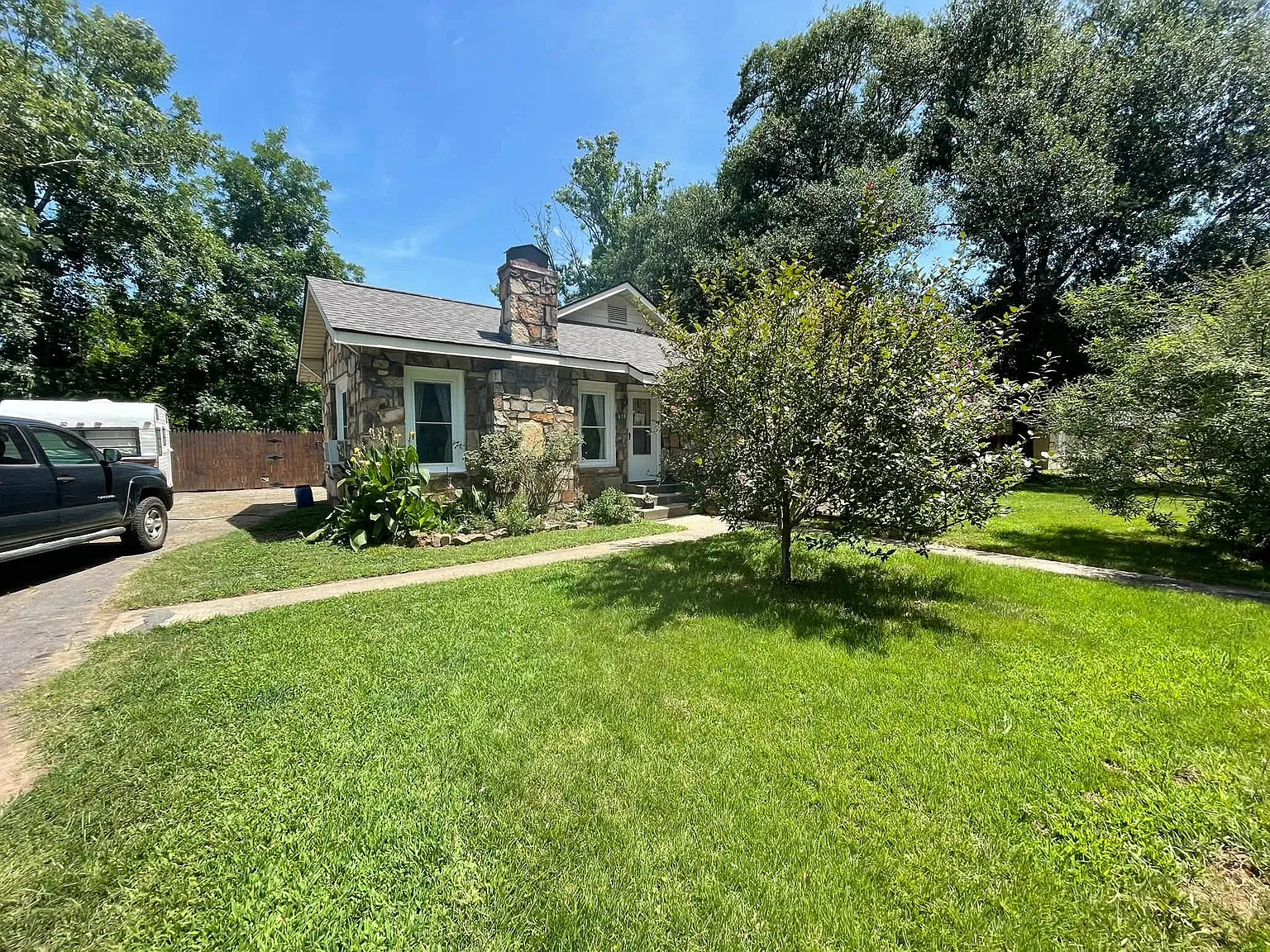 2 bed, 1.5 bath, 1100 sqft, $1,000 — Photo 2