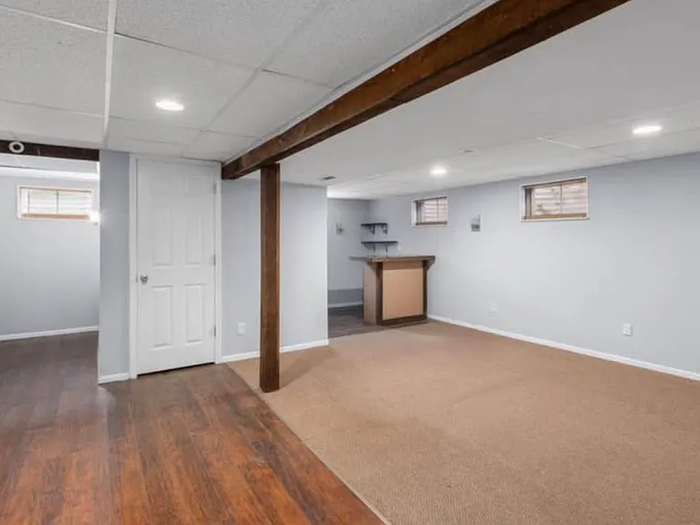 885 Lionsgate Dr — Photo 3