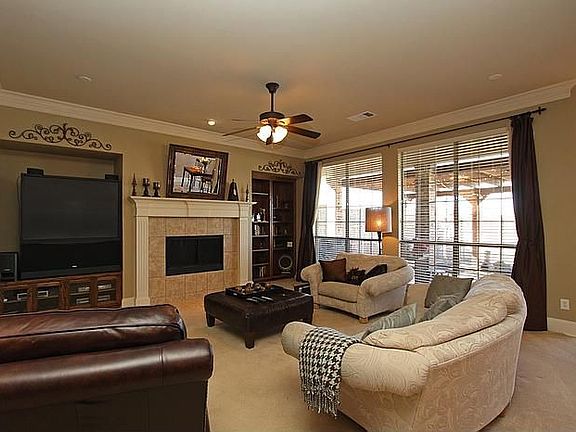 4th image of 612 King Lionel Ln