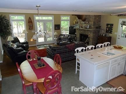 3rd image of 1010 Stoneridge Cir