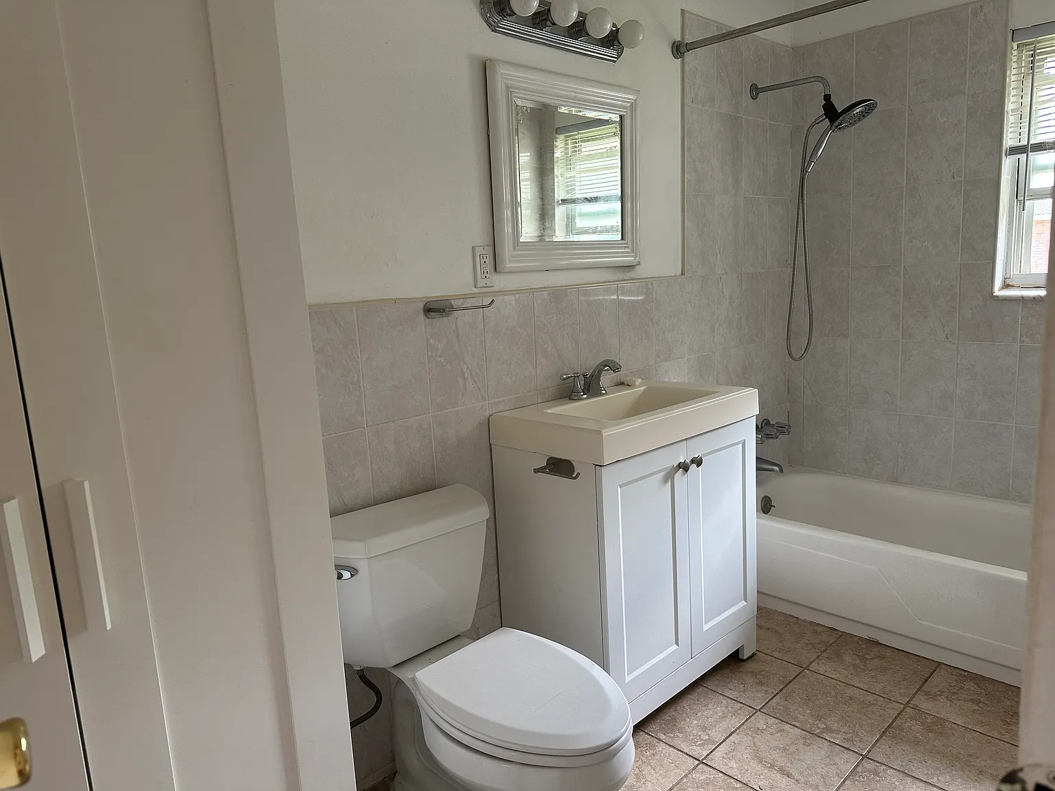 1 bed, 800 sqft, $1,900 — Photo 4