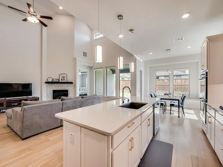 8283 Vitex Ave — Photo 10