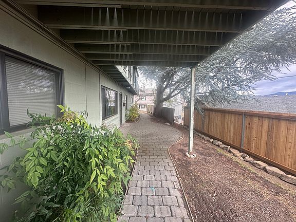 3rd image of 213 Vista St #213