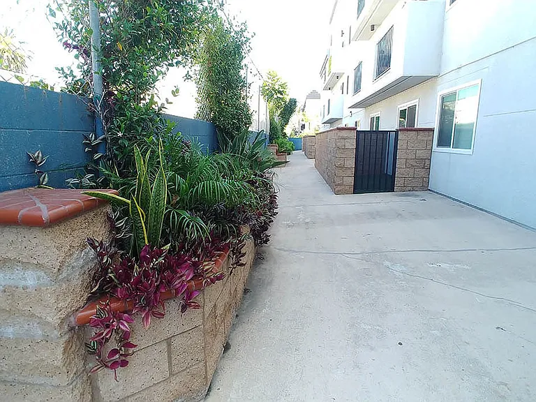 Villa De Adel Apts — Photo 29