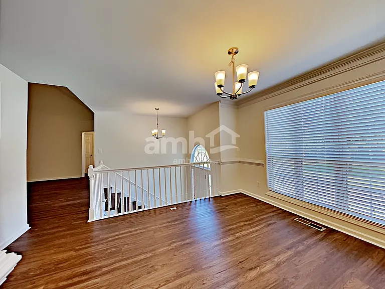80 Lloyd Dr — Photo 5