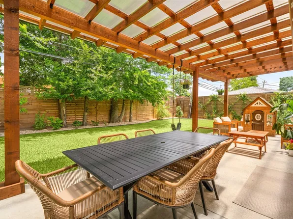 2311 Stoney Brook Dr, Houston, TX 77063