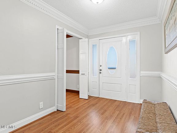 5th image of 120 Pine Street