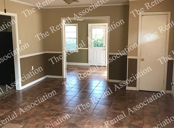 3rd image of 709 Center St