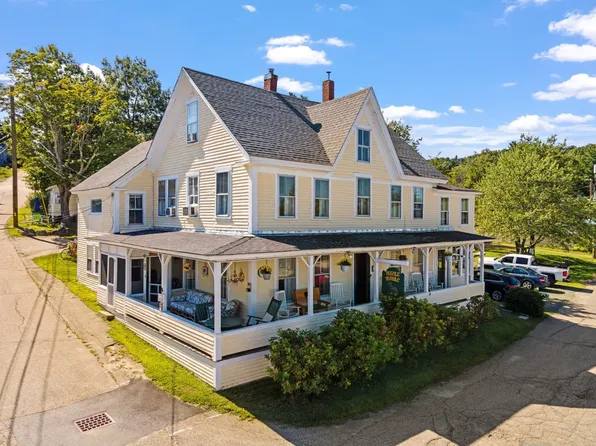 12 Maple Street, Laconia, NH 03246