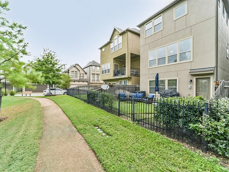 1517 Miles Oaks Pl — Photo 40