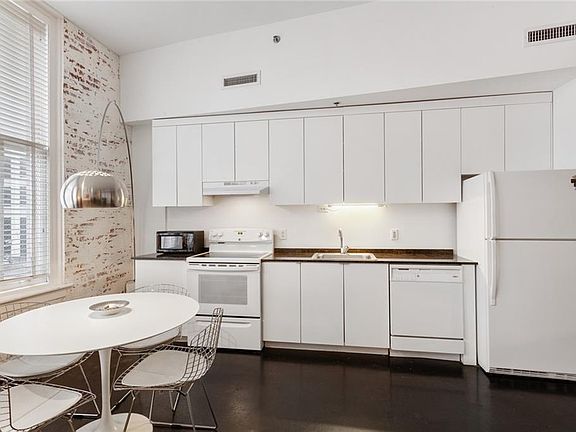 5th image of 334 Carondelet St APT 303