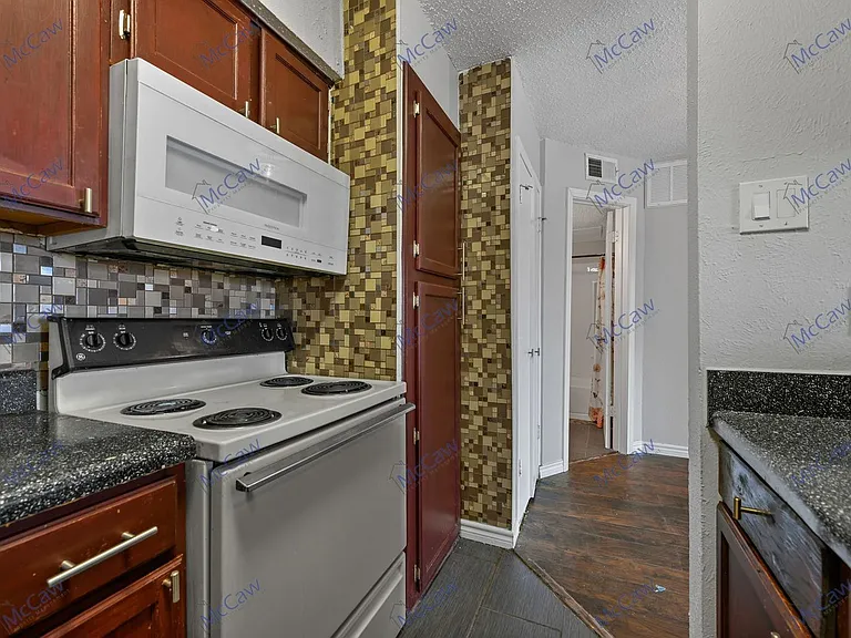 9520 Royal Ln #321 — Photo 8