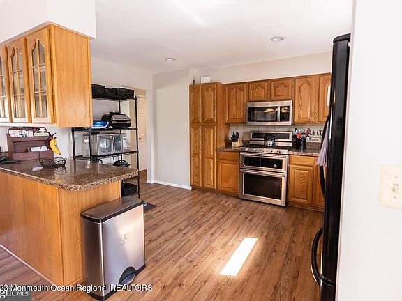 2nd image of 600 Sunshine Court