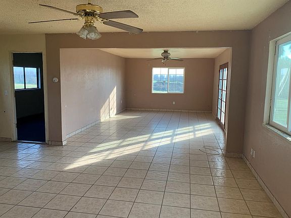 3rd image of 706 W Kamm Ave