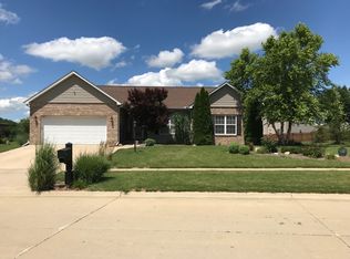 2308 Slade Ln, Mahomet, IL 61853