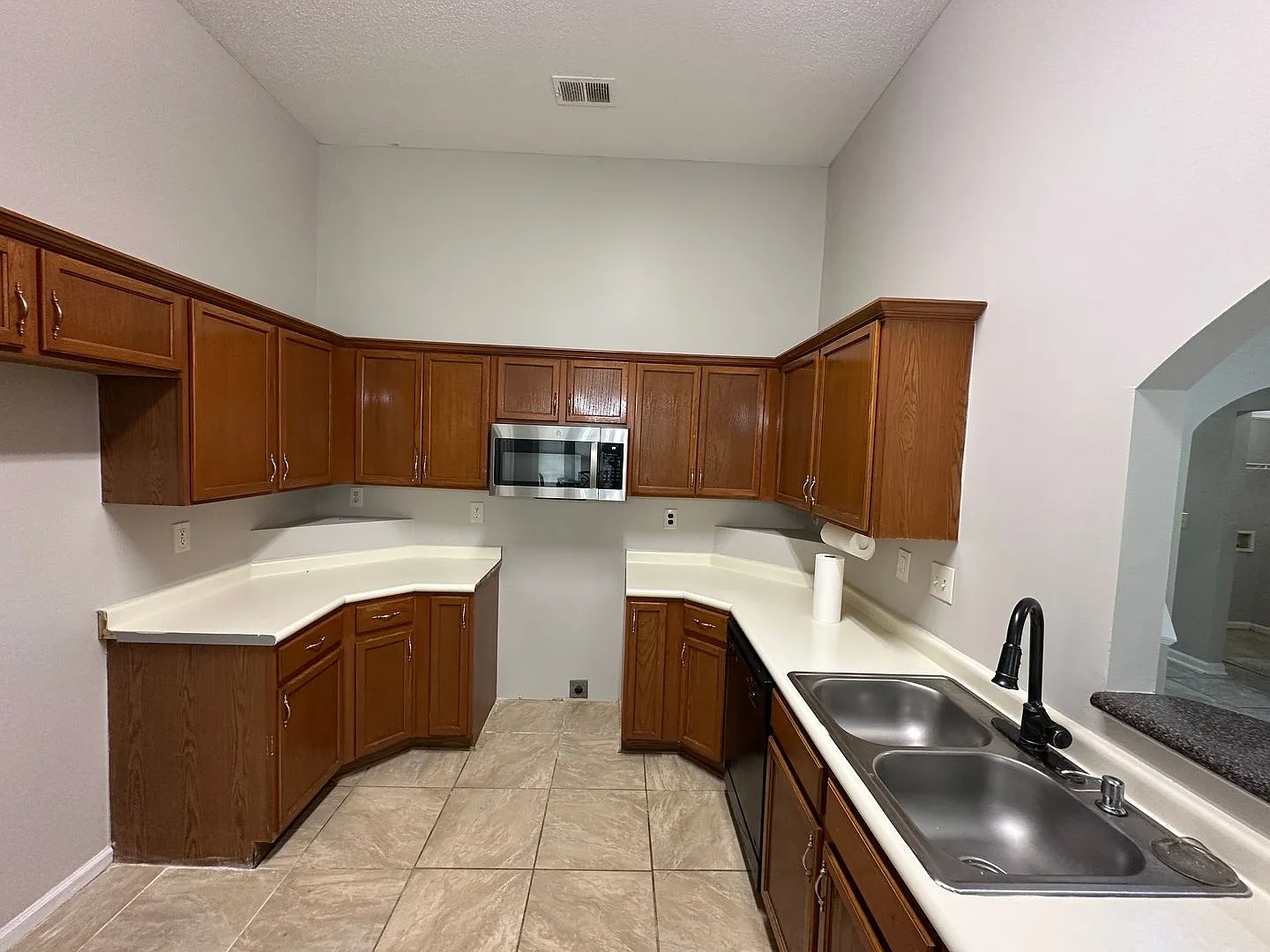 Available Now! 3 Br/ 2 Ba Newly Renovated With No Carpet In Shelby Woodlands — Photo 4
