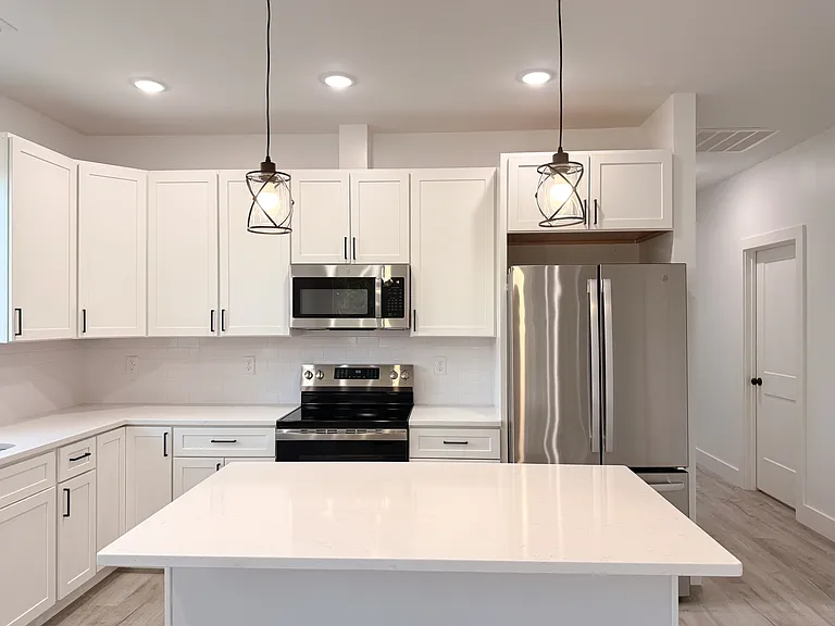 119 Crocker Ct — Photo 2