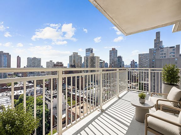 4th image of 300 E 83rd St #Penthouse 22b