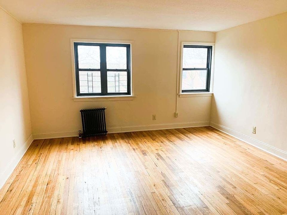 1st image of 20-51 Crescent St #3