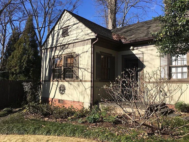 247 The Prado NE #REAR COTTAGE — Photo 2