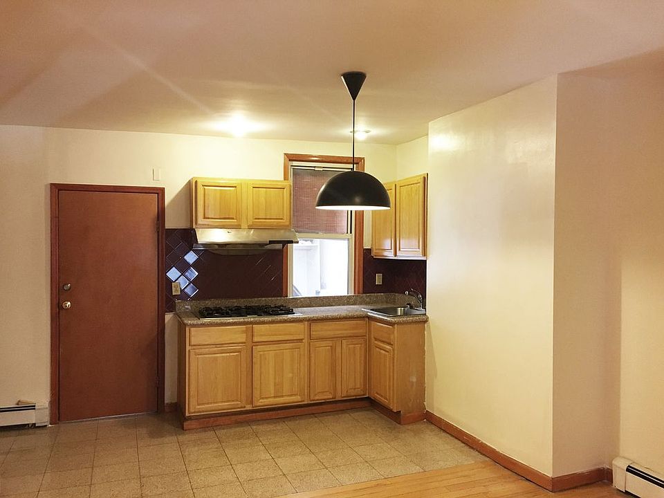 2nd image of 147 N 8th St APT 2R