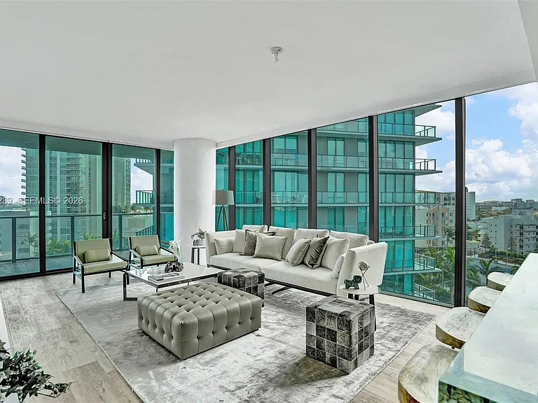 650 NE 32nd St #1001 — Photo 7
