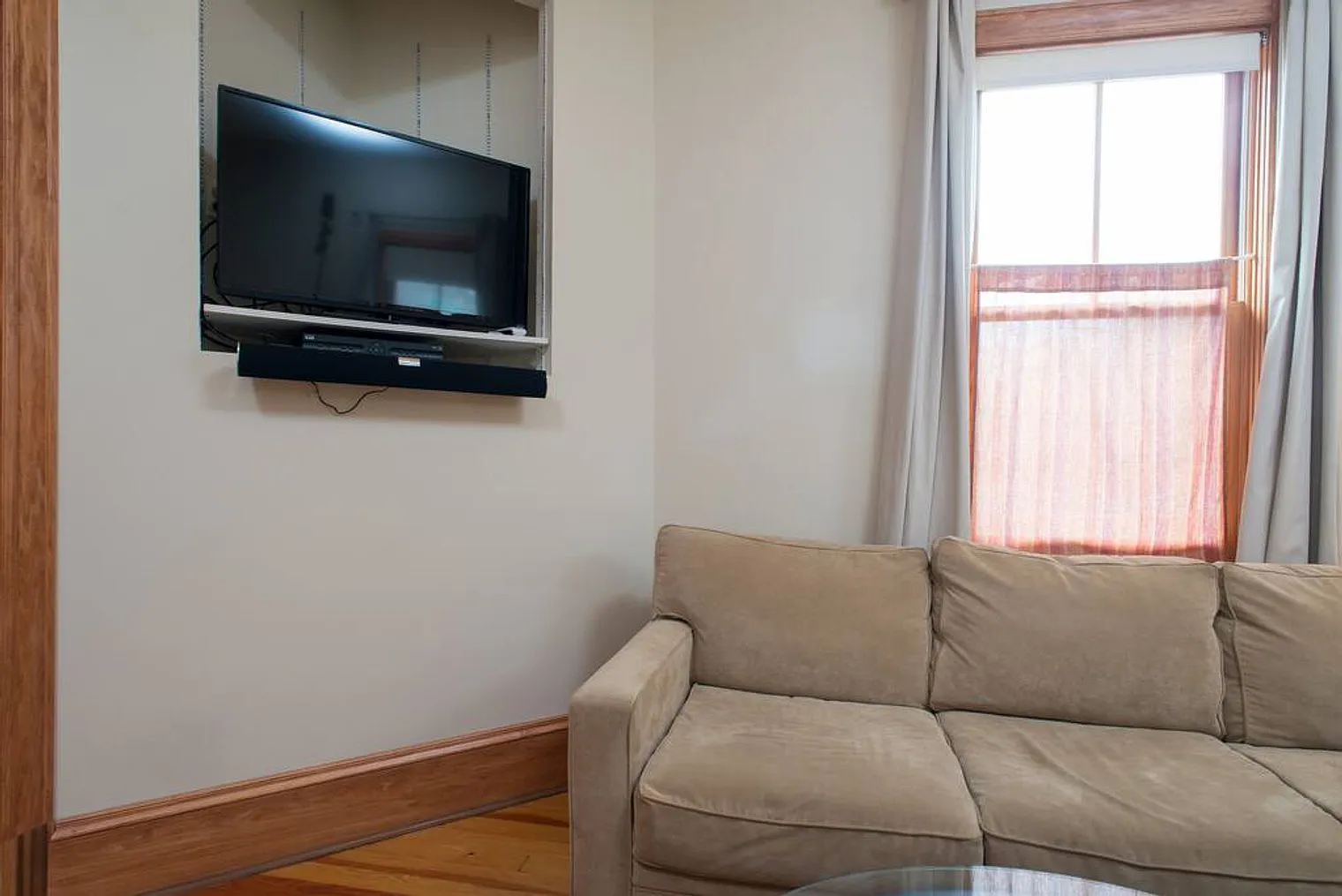 3 bed, 1.0 bath, $6,450 — Photo 3