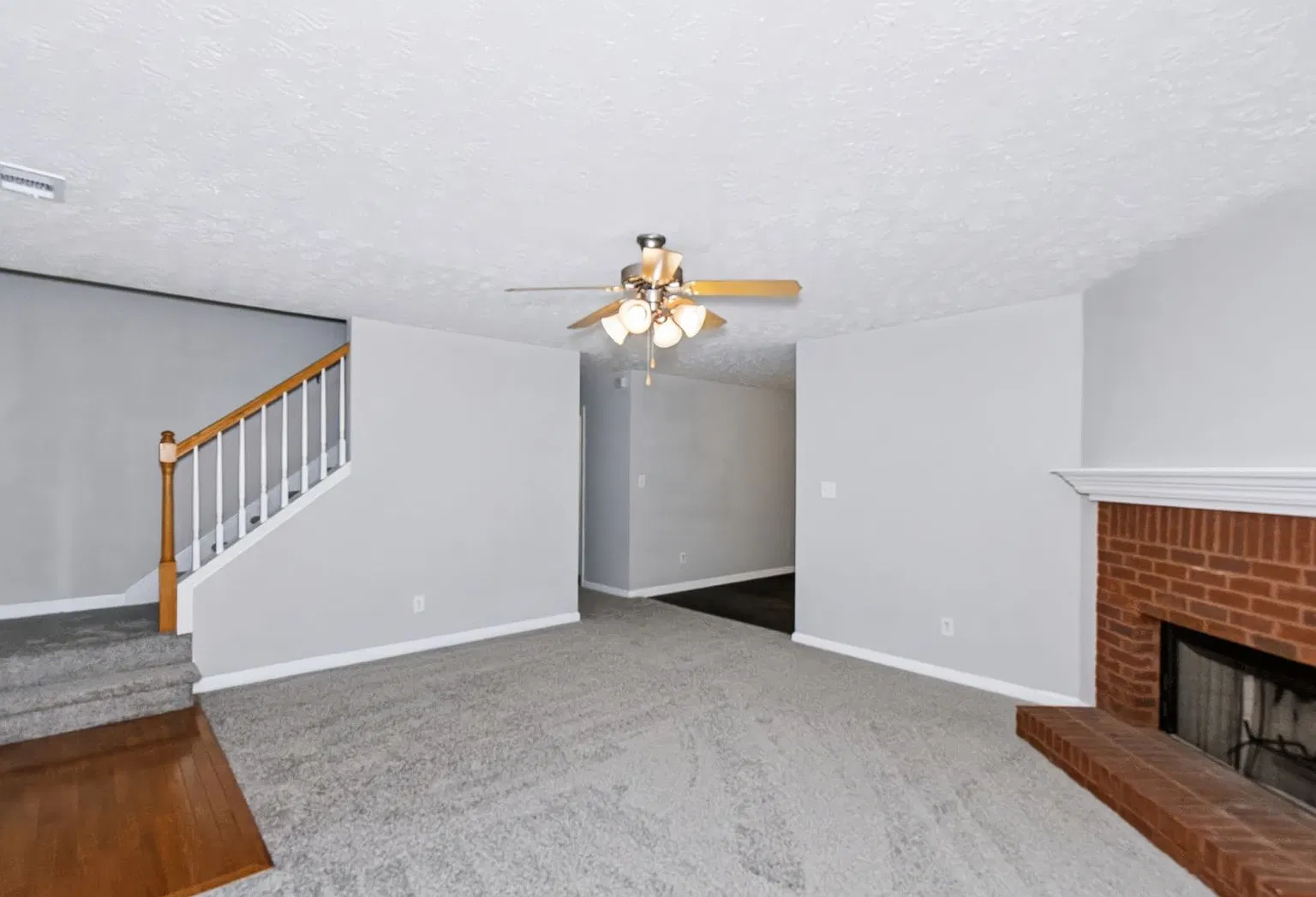 Beautifully Updated 3BR / 2 BATH with Bonus Room and Unfinished Basement! — Photo 3