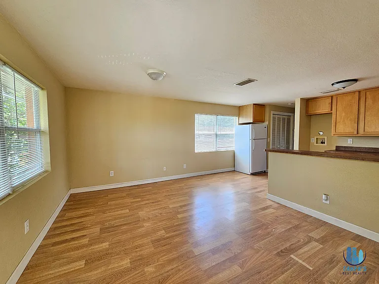 117 N Evergreen Ave #201 — Photo 3
