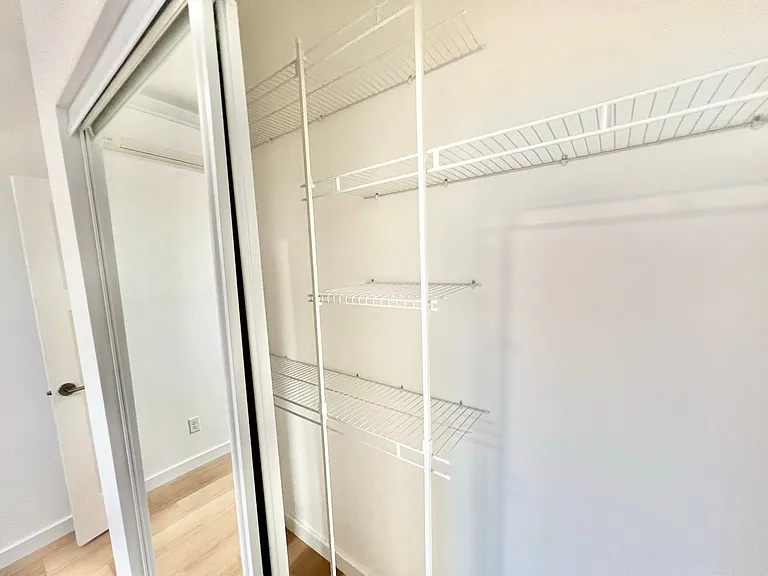 2223 Redwood Ave — Photo 5
