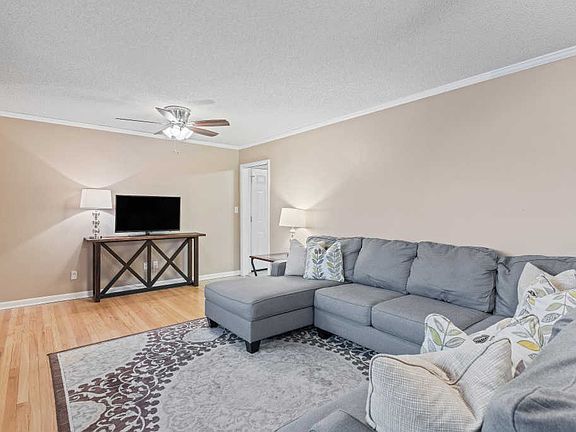 3rd image of 525 Leafwood Dr